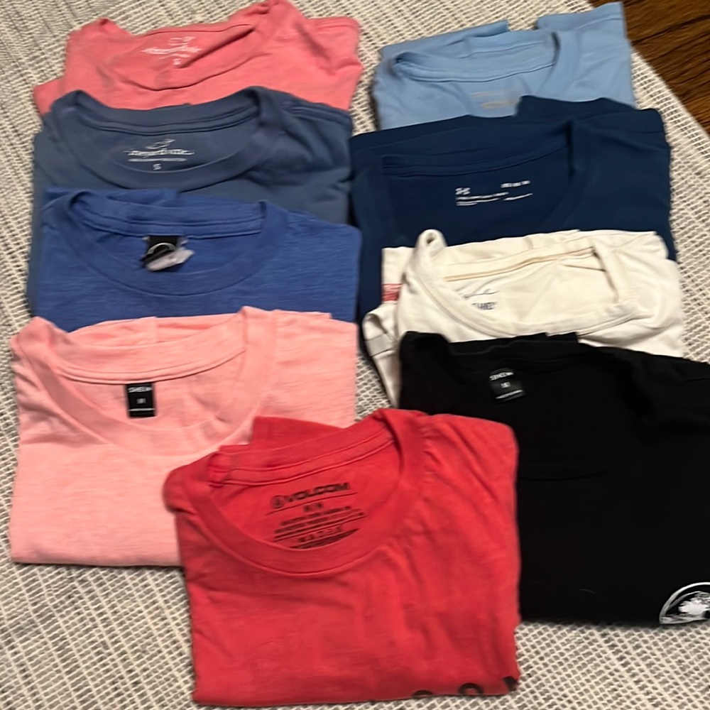 Bundle of 17 tshirts from vineyard vines SHEIN Abercrombie volcom